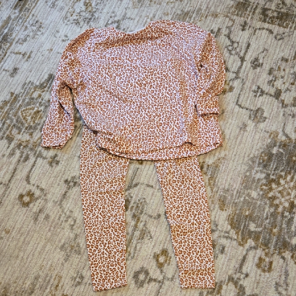 Lou & Grey Cozy Animal Print Knit Lounge Set